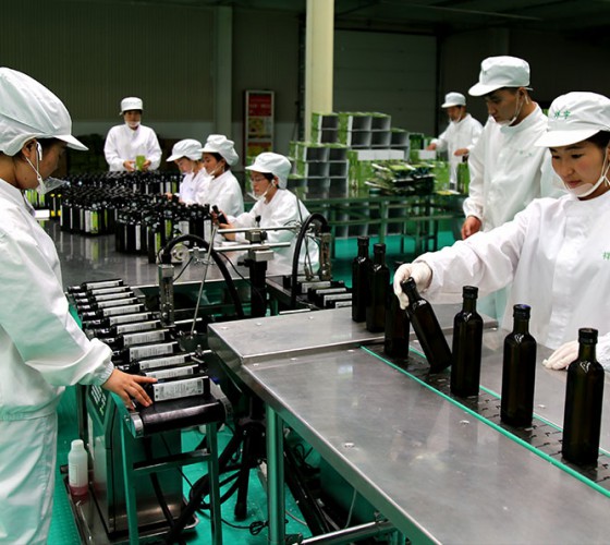 祥宇特級(jí)初榨橄欖油作為國(guó)產(chǎn)優(yōu)質(zhì)橄欖油，始終以質(zhì)量求生存、以品牌謀發(fā)展、以質(zhì)量創(chuàng)業(yè)績(jī)、以品質(zhì)追卓越。在近20年的辛苦耕耘，在品質(zhì)方面的不斷改進(jìn)..