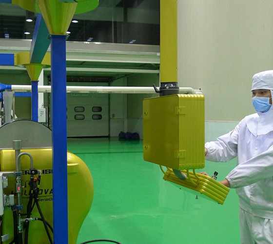 公司擁有三條原裝進(jìn)口冷榨橄欖油加工生產(chǎn)線(xiàn)，兩條德國(guó)福樂(lè)偉和一條意大利貝亞雷斯單一品種生產(chǎn)線(xiàn)，日加工鮮果能力達(dá)560噸，通過(guò)低溫純物理冷榨最大..